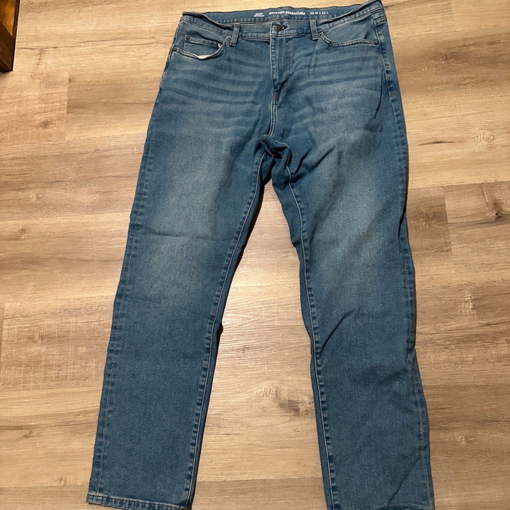 Amazon Essentials Men's Straight Jeans in Blue Wash